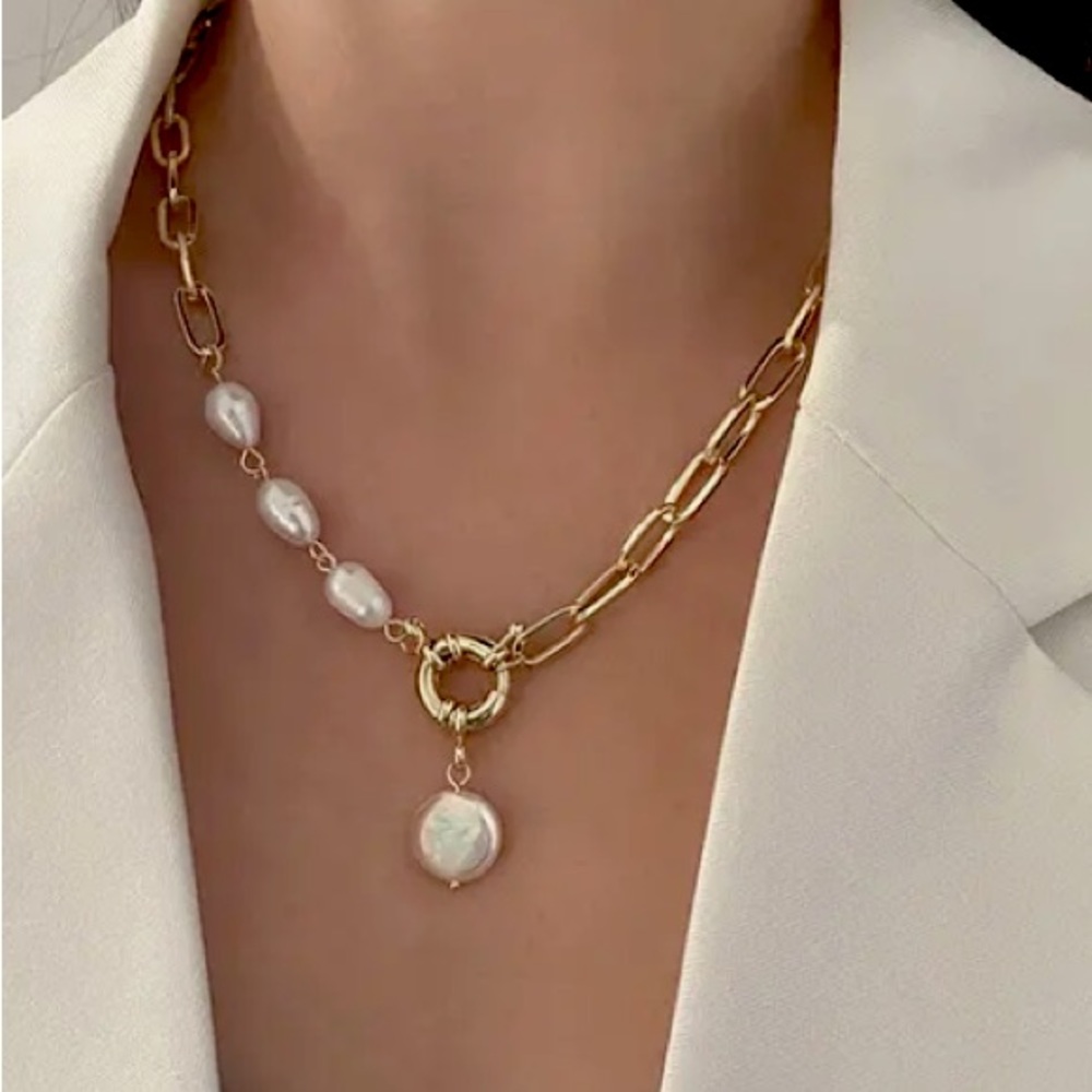 Chunky Pearl Necklace - Picture 2 of 4